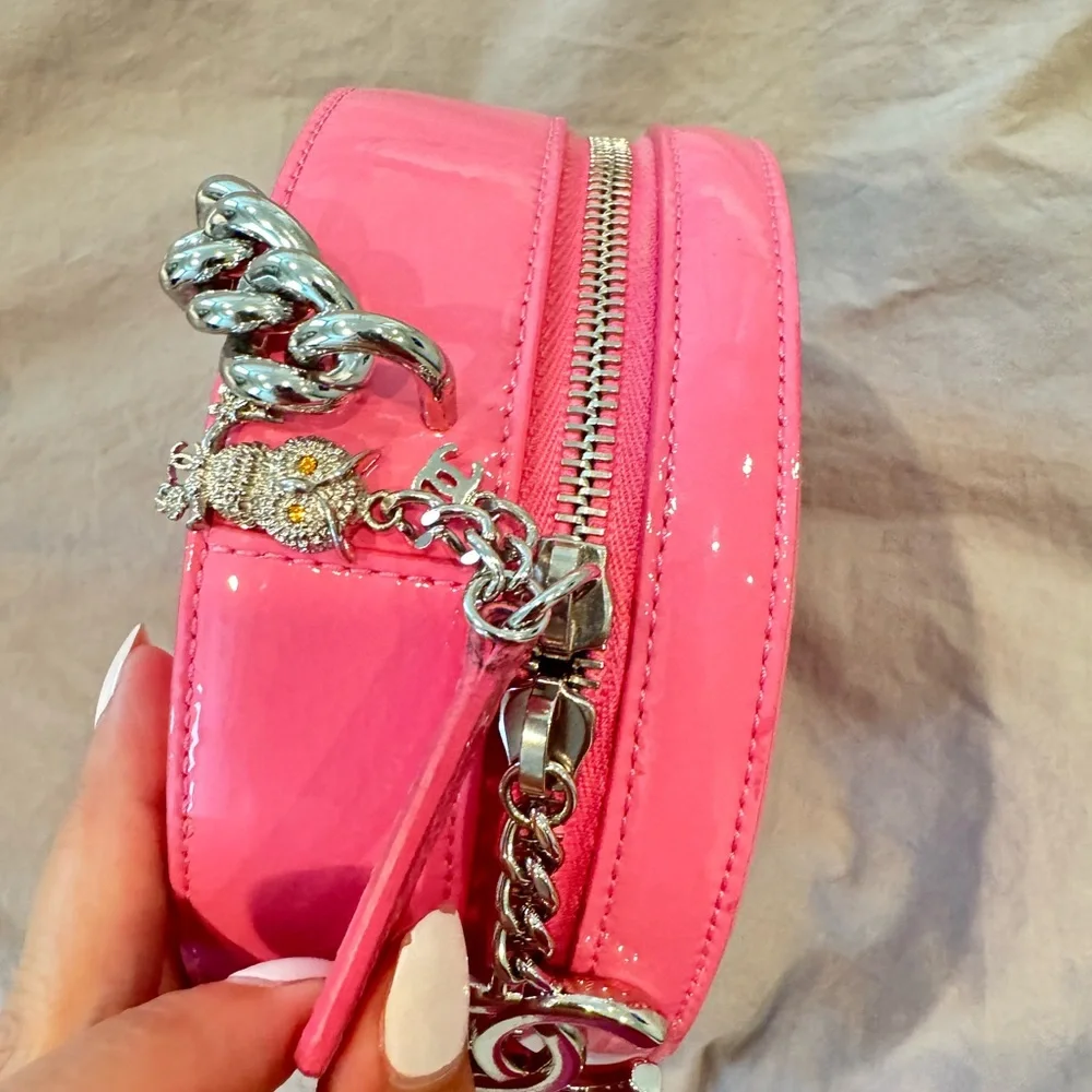 Authentic Chanel round a world bag in great condition - Picture 7 of 16